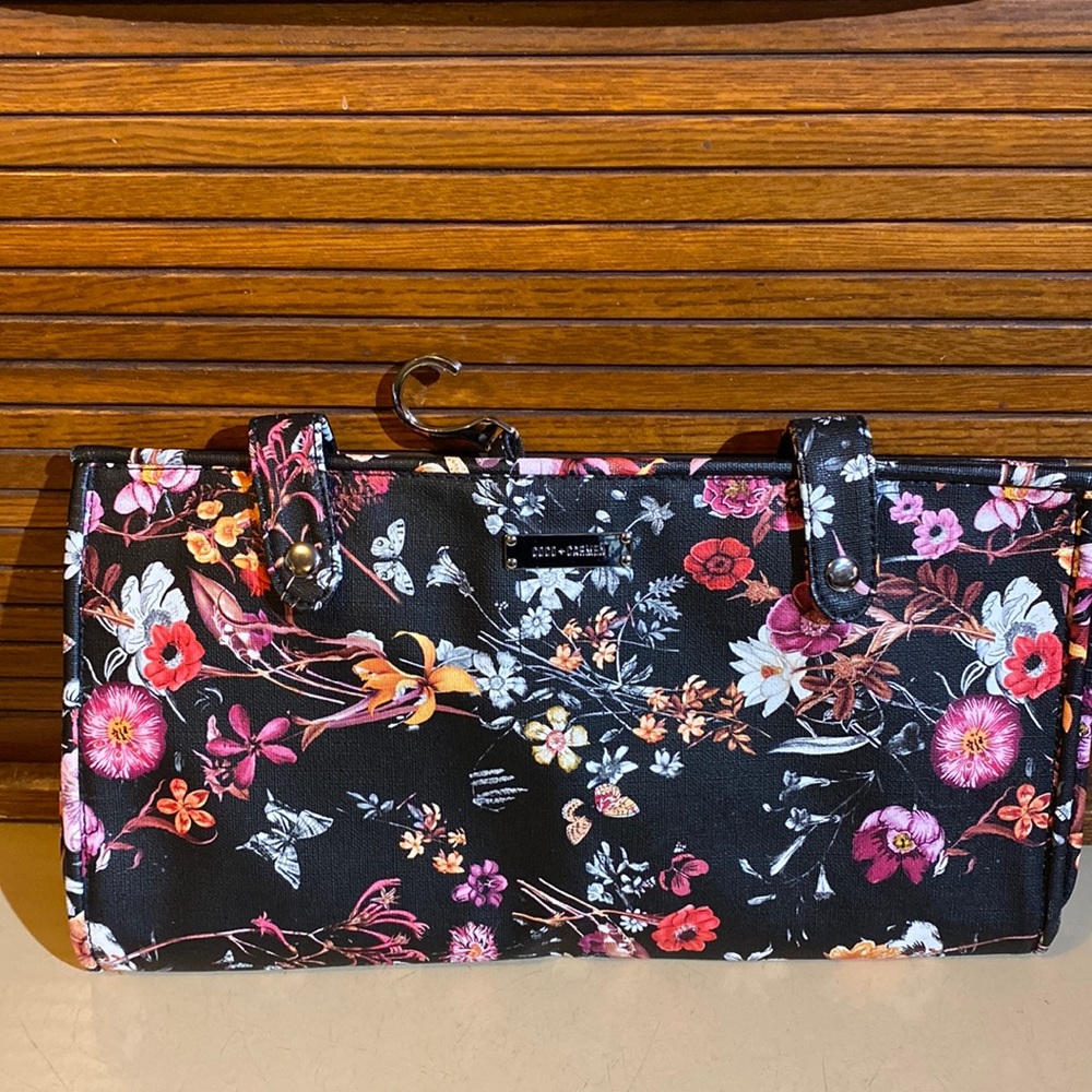 Coco and Carmen travel organizer excellent condition room for everything
